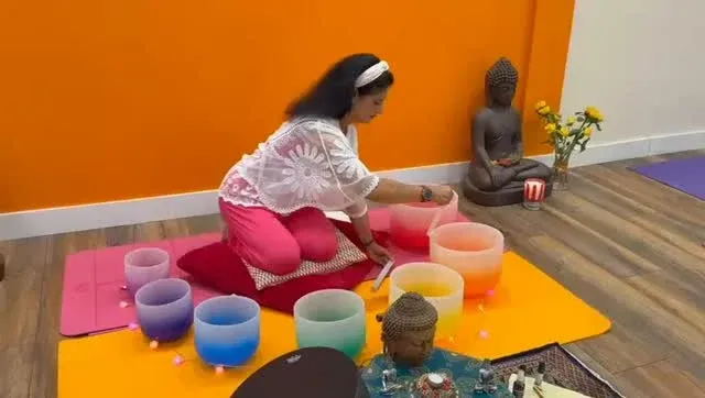#namaste🙏 Let us HEAL and RISE together ❤️ Join our 🧎‍♂️ SATURDAY RESET🧎‍♀️ 
👉🏻75 Minutes Immersive SOUND JOURNEY to your Authentic Self using the powerful vibrations of 🌷 7 CHAKRA CRYSTAL BOWLS, Body and Breath🌷
🍁Autumn Dates, click www.yogawellness.studio/booking